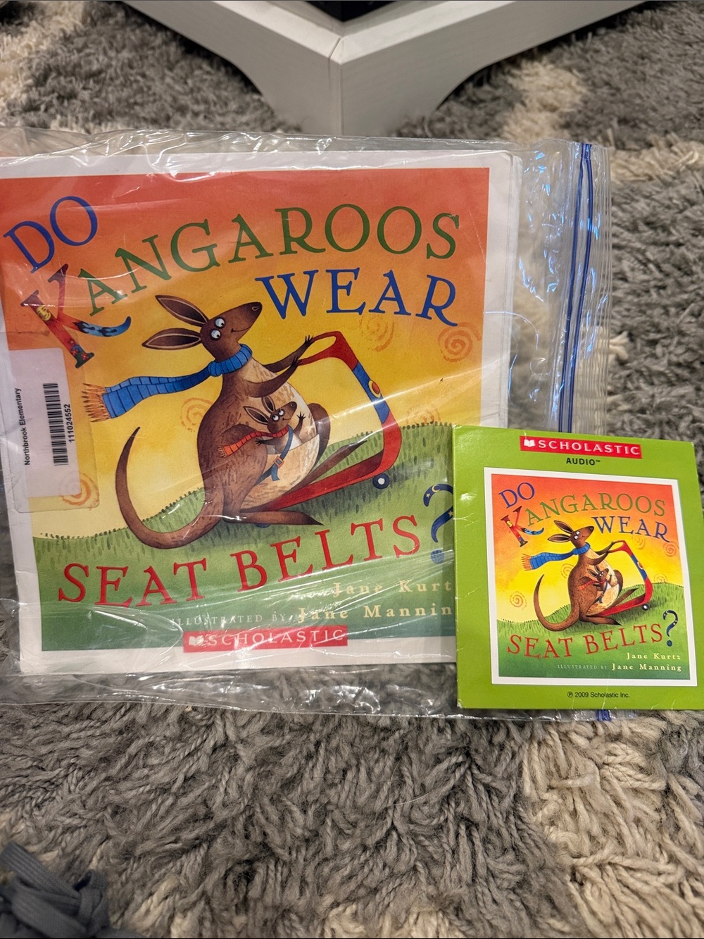 Scholastic Do Kangaroos Wear Seat Belts? - Book and Audio CD